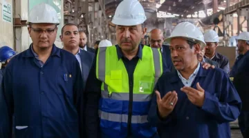 وزير قطاع الأعمال يزور مصانع النحاس في التبين ويحث على تحسين الإنتاج وزيادة الكفاءة التشغيلية