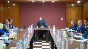 وزير قطاع الأعمال يستعرض التفاصيل التنفيذية لمشروعات الصناعة المعدنية.