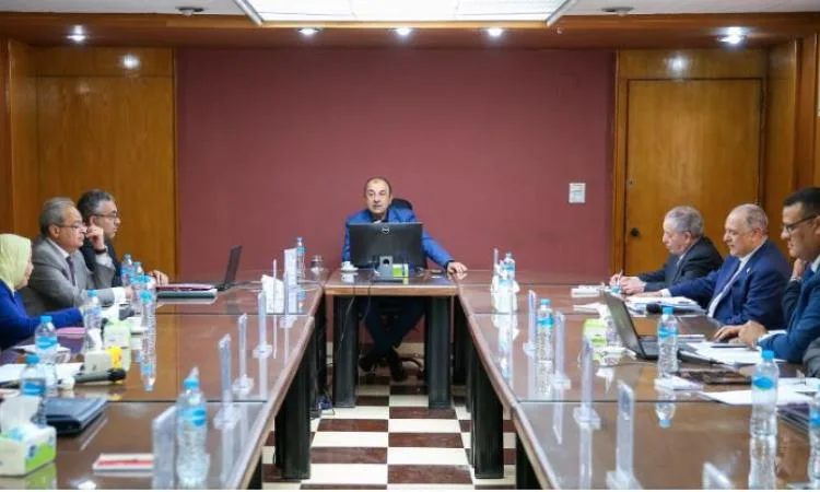 وزير قطاع الأعمال يستعرض التفاصيل التنفيذية لمشروعات الصناعة المعدنية. وزير قطاع الأعمال يستعرض التفاصيل التنفيذية لمشروعات الصناعة المعدنية.