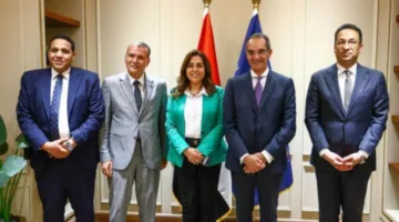 وزيرا الاتصالات والتنمية المحلية يشهدان توقيع مذكرة لتوفير الأجهزة التكنولوجية