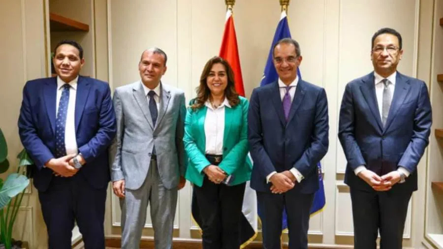 وزيرا الاتصالات والتنمية المحلية يشهدان توقيع مذكرة لتوفير الأجهزة التكنولوجية وزيرا الاتصالات والتنمية المحلية يشهدان توقيع مذكرة لتوفير الأجهزة التكنولوجية
