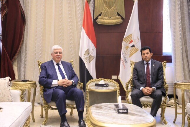 وزيرا التعليم العالي والرياضة يشهدان انطلاق سلسلة الحوارات الشبابية