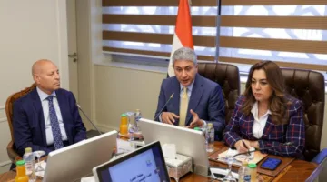 وزيرا السياحة والتنمية المحلية يتشاوران لوضع خطة لجمع الرسوم من الفنادق