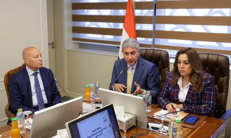 وزيرا السياحة والتنمية المحلية يتشاوران لوضع خطة لجمع الرسوم من الفنادق وزيرا السياحة والتنمية المحلية يتشاوران لوضع خطة لجمع الرسوم من الفنادق
