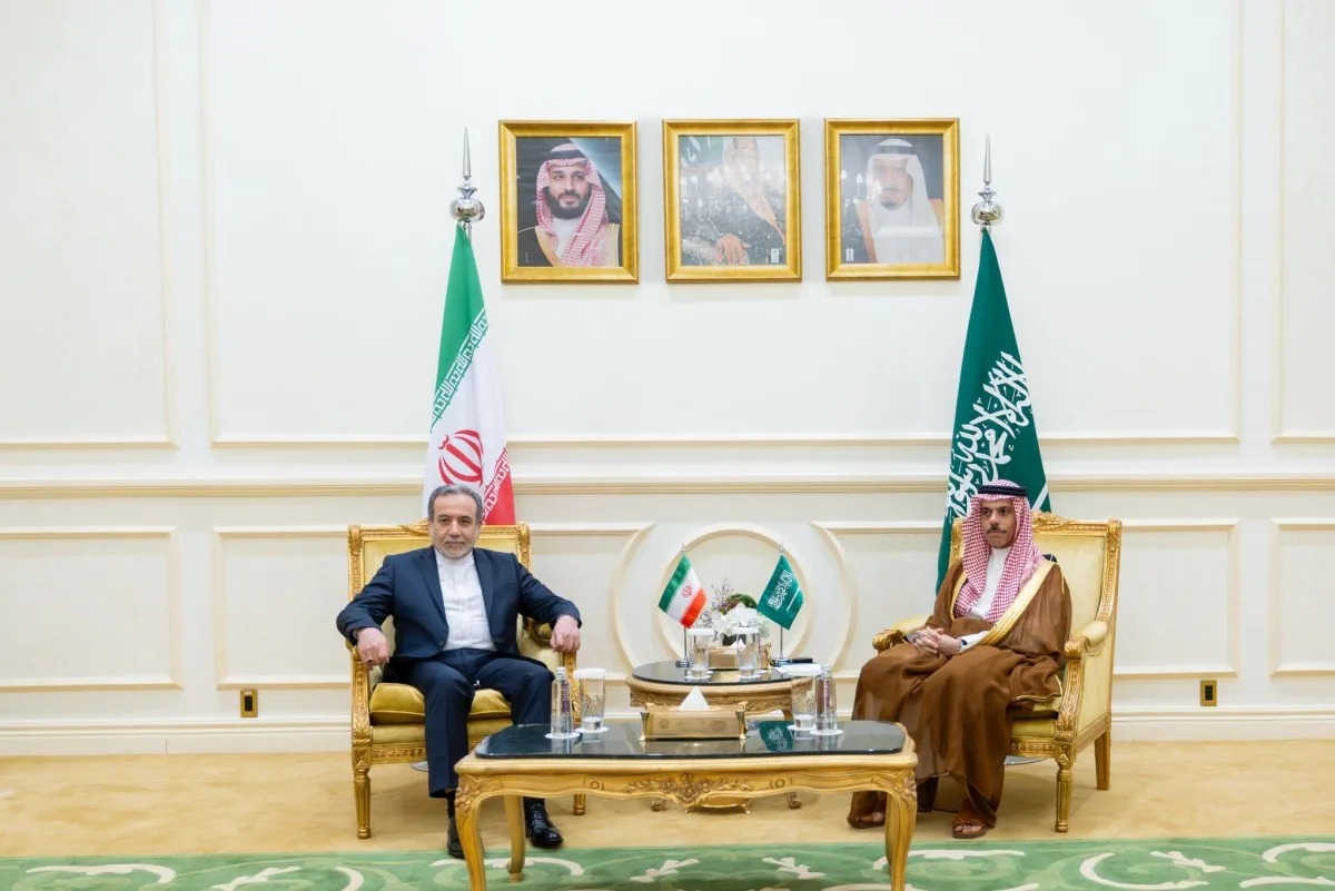 وزيرا خارجية السعودية وإيران يبحثان سبل دعم العلاقات الثنائية