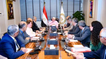 وزيرة البيئة تتناول أعمال الوزارة في خلق بيئة محفزة للاستثمار