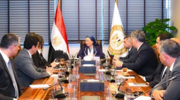 وزيرة البيئة تجتمع مع مجلس إدارة الجمعية المصرية لشباب الأعمال لتعزيز التعاون مع القطاع الخاص