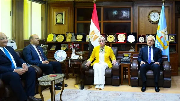 وزيرة البيئة: لدينا قائمة بالشركات المعتمدة لجميع مراحل إدارة النفايات الصلبة.