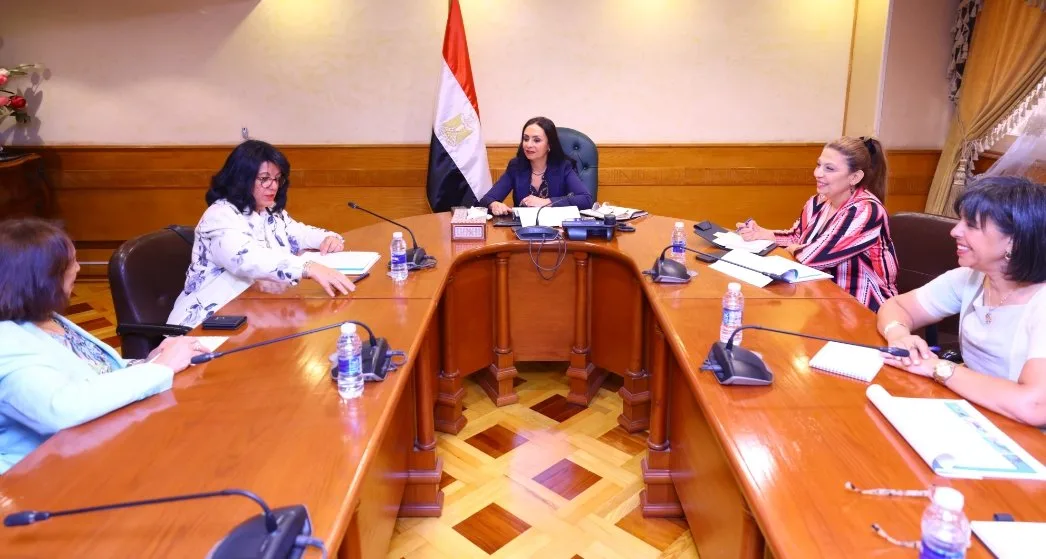 وزيرة التضامن تستعرض سبل تعزيز التعاون بين صندوق دعم الصناعات الريفية والبيئية ومؤسسة دلتا لريادة الأعمال وزيرة التضامن تستعرض سبل تعزيز التعاون بين صندوق دعم الصناعات الريفية والبيئية ومؤسسة دلتا لريادة الأعمال