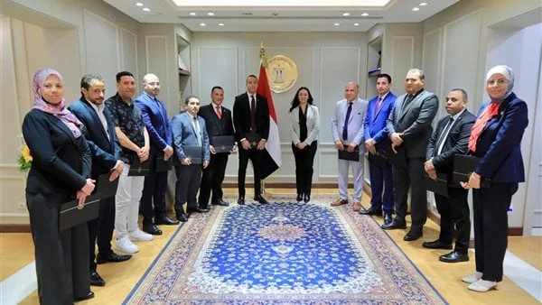 وزيرة التضامن تكرم اللجنة العليا للتشريعات بالوزارة