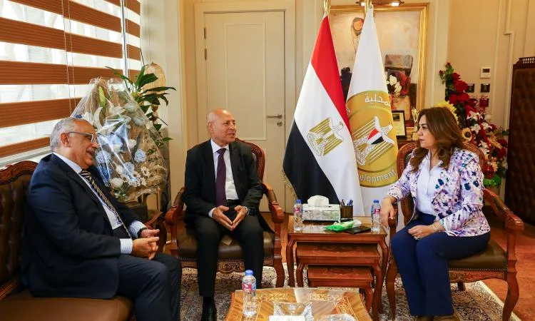 وزيرة التنمية المحلية تستعرض تحسين المظهر الحضاري لبعض شوارع مصر الجديدة