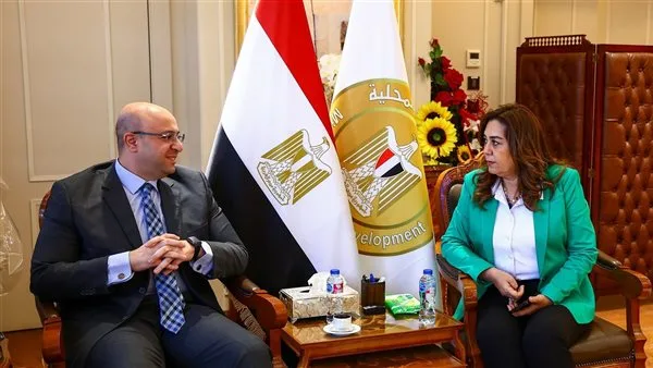 وزيرة التنمية المحلية تناقش مشاريع “حياة كريمة” مع محافظ بني سويف