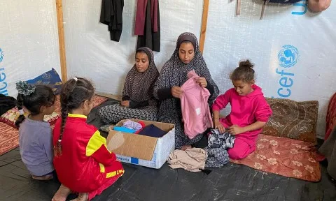 وزيرة فلسطينية: الأمهات يعلمن أبناءهن حتى في ظروف الخيام وزيرة فلسطينية: الأمهات يعلمن أبناءهن حتى في ظروف الخيام