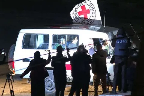 وسائل إعلام عبرية: إسرائيل تقدم اقتراحًا لهدنة لمدة 60 يومًا في غزة مقابل إطلاق سراح نصف الأسرى الأحياء من قبل حماس. وسائل إعلام عبرية: إسرائيل تقدم اقتراحًا لهدنة لمدة 60 يومًا في غزة مقابل إطلاق سراح نصف الأسرى الأحياء من قبل حماس.