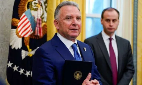 وسائل إعلام عبرية: ضغوط أمريكية على إسرائيل لوضع حد لحرب غزة ومبعوث ترامب ينقل رسالة شديدة من ترامب لمسؤول إسرائيلي وسائل إعلام عبرية: ضغوط أمريكية على إسرائيل لوضع حد لحرب غزة ومبعوث ترامب ينقل رسالة شديدة من ترامب لمسؤول إسرائيلي