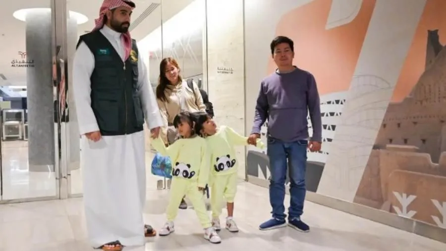 وصول التوأم الفلبيني الملتصق “كليا وموريس آن” إلى الرياض وصول التوأم الفلبيني الملتصق “كليا وموريس آن” إلى الرياض