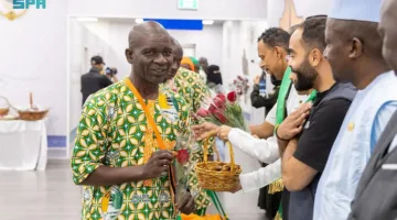 وصول الرحلة الأولى لمبادرة “طريق مكة” من كوت ديفوار إلى مطار الأمير محمد بن عبدالعزيز في المدينة المنورة