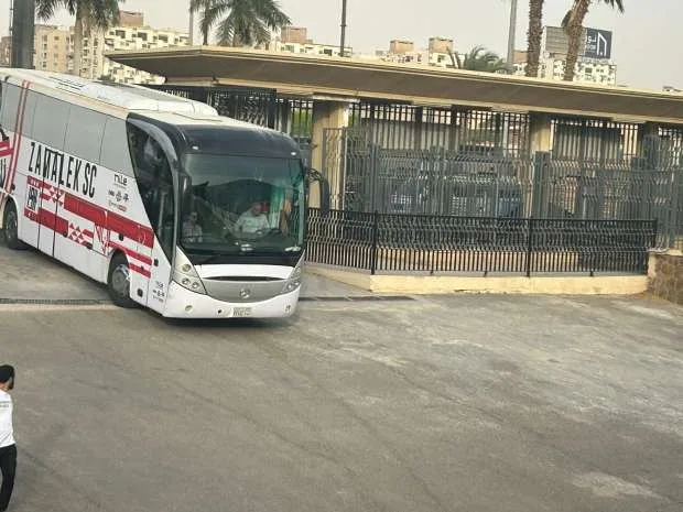 وصول حافلة الزمالك لملاقاة بيراميدز.. وعودة أحمد حمدي بعد الإصابة وصول حافلة الزمالك لملاقاة بيراميدز.. وعودة أحمد حمدي بعد الإصابة