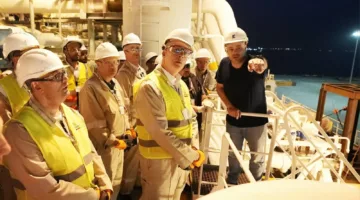 وصول سفينة جديدة لإعادة تزويد الغاز الطبيعي المسال في ميناء الإسكندرية (صور)