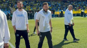 وصول فريق بيراميدز إلى ملعب لوفتس لملاقاة صن داونز في نهائي دوري أبطال أفريقيا