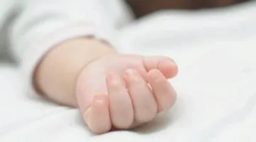 وفاة رضيعة تحت عجلات سيارة في الحوامدية
