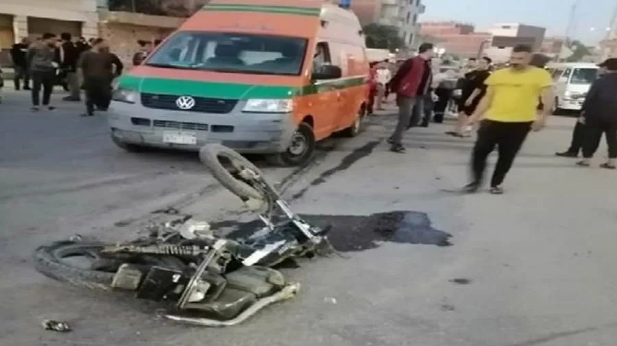 وفاة شخصين جراء تصادم سيارة بدراجة نارية على الطريق الزراعي في طوخ وفاة شخصين جراء تصادم سيارة بدراجة نارية على الطريق الزراعي في طوخ