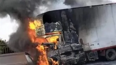 وفاة شخصين جراء حريق في سيارة نقل على الطريق الإقليمي وفاة شخصين جراء حريق في سيارة نقل على الطريق الإقليمي
