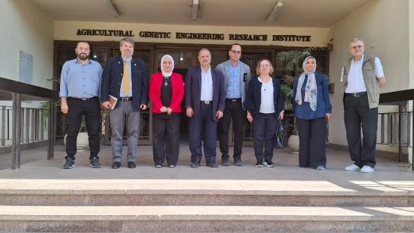 وفد دولي يزور معهد الهندسة الوراثية لبحث تبادل الخبرات