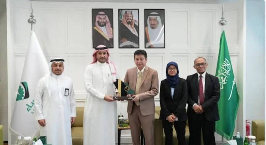 وفد من إندونيسيا يستكشف طرق تعزيز التعاون الاقتصادي والتجاري في غرفة الأحساء وفد من إندونيسيا يستكشف طرق تعزيز التعاون الاقتصادي والتجاري في غرفة الأحساء