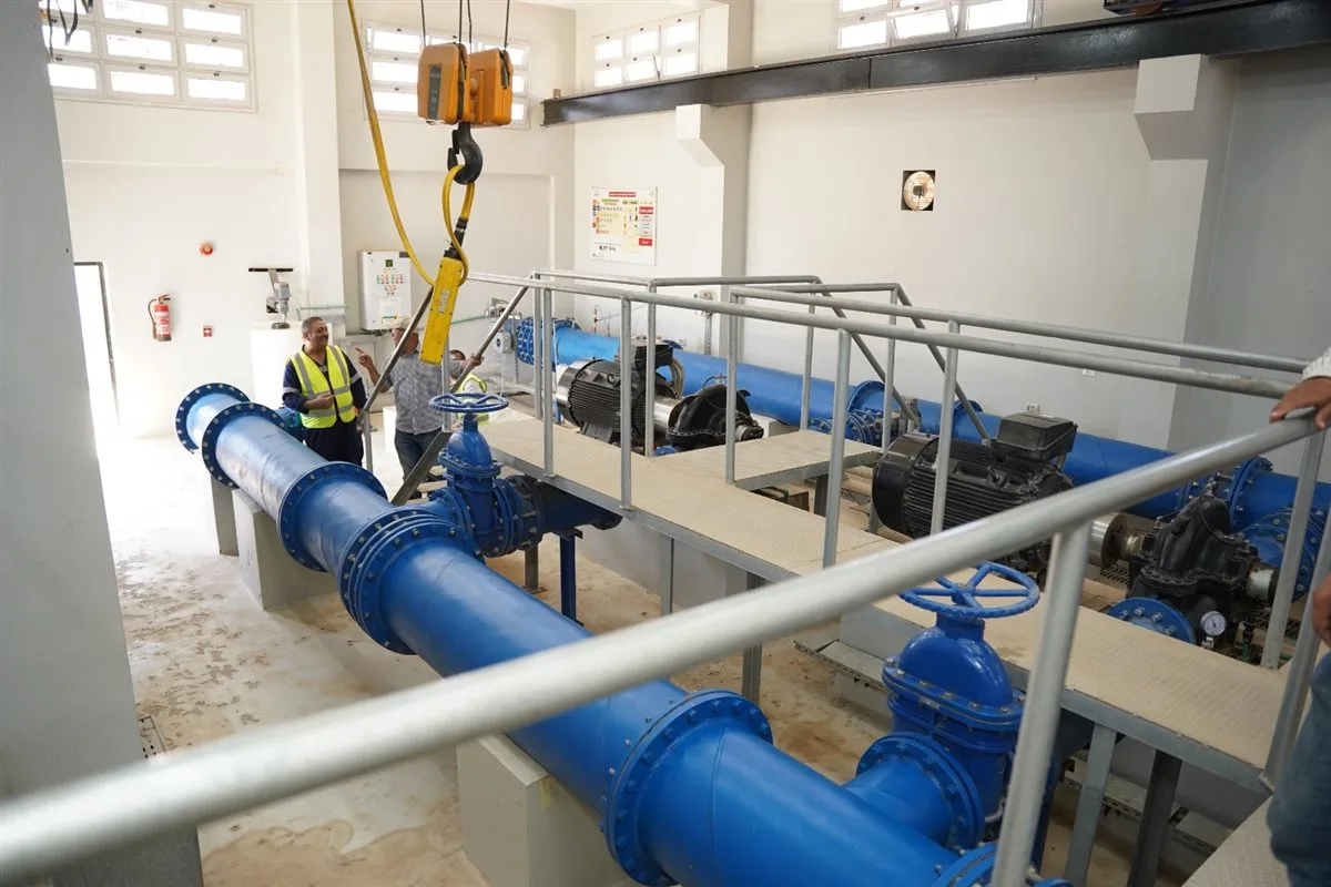وفد من التخطيط يتفقد عددًا من المشروعات التنموية بقطاعات الطاقة المتجددة والمياه بأسوان