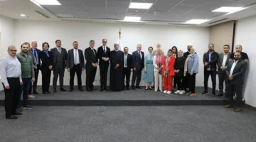 وفد من “مجموعة فيينا” يزور دار الإفتاء ويشيد بدورها في تعزيز السلام