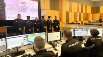 وفد من وزارة الداخلية يقوم بجولة ميدانية في شرطة مدريد بإسبانيا