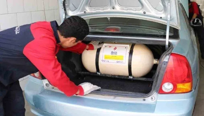 «وفر البنزين».. خطوات تحويل السيارات للعمل بالغاز الطبيعي