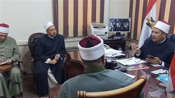 وكيل "أوقاف الغربية" يؤكد ضرورة الالتزام بتعليمات الوزارة لضبط العمل الإداري والدعوي