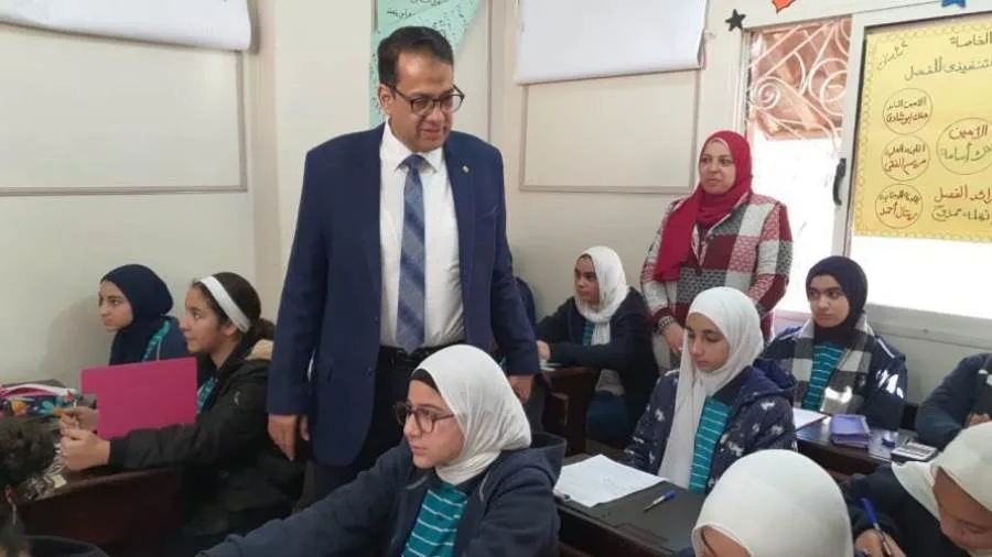 وكيل "تعليم الغربية" يوجه بالرصد اليومي في الشيت الورقي والإلكتروني