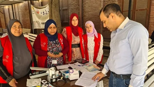 وكيل "صحة البحيرة" يتابع عمل فِرَق المبادرات الرئاسية بمستشفى الرمد في دمنهور