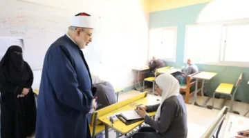 وكيل الأزهر يزور لجان امتحانات الثانوية الأزهرية في اليوم الأول ويتأكد من انتظام سير الامتحانات.