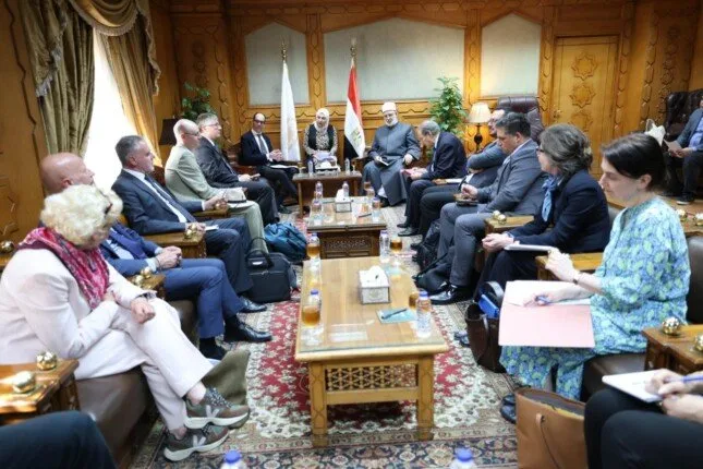 وكيل الأزهر يستقبل وفدًا من مجموعة فيينا للدين والدبلوماسية