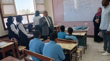 «وكيل التعليم» يتفقد عدد من المنشآت التعليمية في الأقصر (صور)