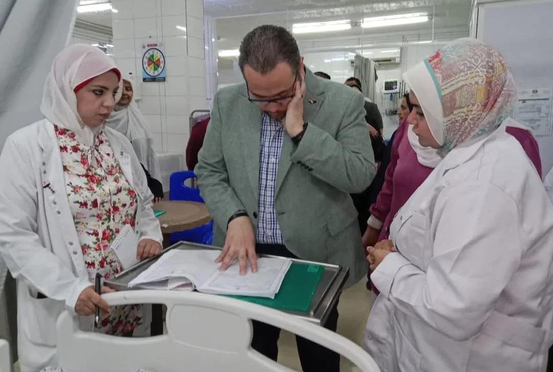 وكيل الطب العلاجي في الدقهلية يقوم بجولة لمستشفى ميت غمر لمتابعة الاستعدادات للخدمات الطبية الجديدة. وكيل الطب العلاجي في الدقهلية يقوم بجولة لمستشفى ميت غمر لمتابعة الاستعدادات للخدمات الطبية الجديدة.