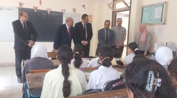 وكيل تعليم الدقهلية يتابع انتظام العملية التعليمية بإدارة غرب المنصورة