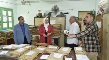 وكيل “تعليم بني سويف” يزور مركز توزيع الأسئلة في إدارة ببا للاطمئنان على سير العمل