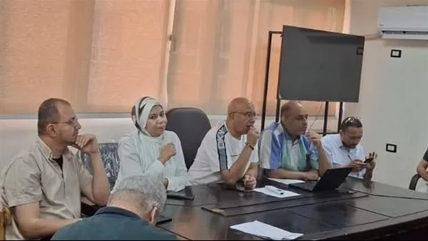وكيل “صحة قنا” يتناول استراتيجية العمل وتحسين الخدمات في المستشفيات والمراكز الصحية وكيل “صحة قنا” يتناول استراتيجية العمل وتحسين الخدمات في المستشفيات والمراكز الصحية