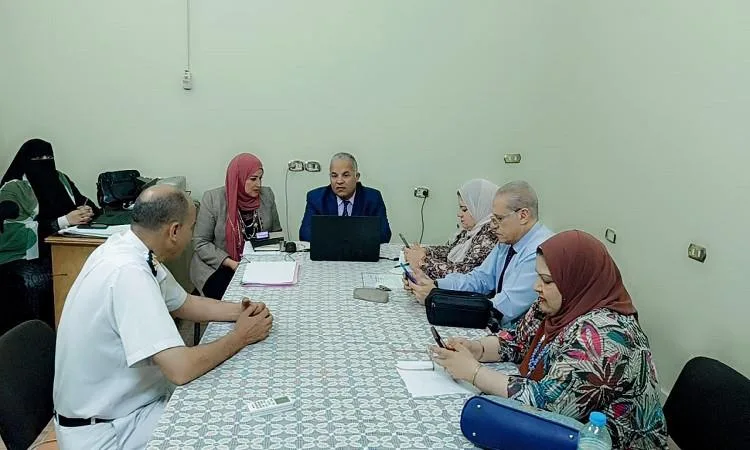 وكيل وزارة التربية والتعليم بالفيوم يراقب امتحانات شهادة الإعدادية للفصل الدراسي الثاني.
