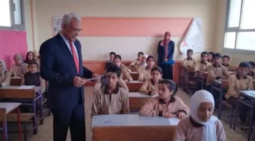 وكيل وزارة التربية والتعليم في الإسماعيلية يزور مدارس أبوصوير لمتابعة إجراء امتحانات النقل.