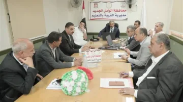 وكيل وزارة التربية والتعليم في الوادي الجديد يترأس غرفة العمليات لمراقبة امتحانات نهاية السنة الدراسية