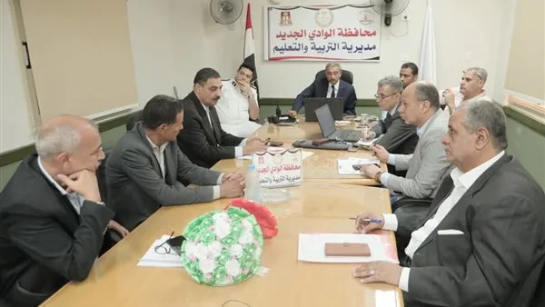 وكيل وزارة التربية والتعليم في الوادي الجديد يترأس غرفة العمليات لمراقبة امتحانات نهاية السنة الدراسية وكيل وزارة التربية والتعليم في الوادي الجديد يترأس غرفة العمليات لمراقبة امتحانات نهاية السنة الدراسية