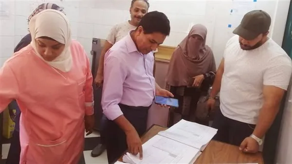 «وكيل وزارة الصحة» يقوم بجولة لتفقد سير العمل الطبي في وحدة الزينينة بالأقصر (صور) «وكيل وزارة الصحة» يقوم بجولة لتفقد سير العمل الطبي في وحدة الزينينة بالأقصر (صور)