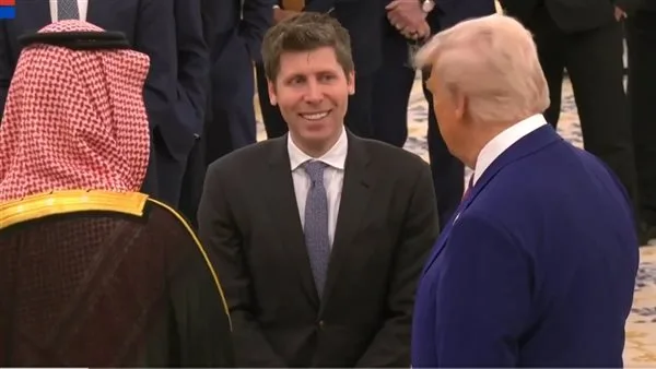 ولي العهد السعودي يجتمع بمؤسس Open AI أثناء زيارة ترامب للرياض (فيديو)