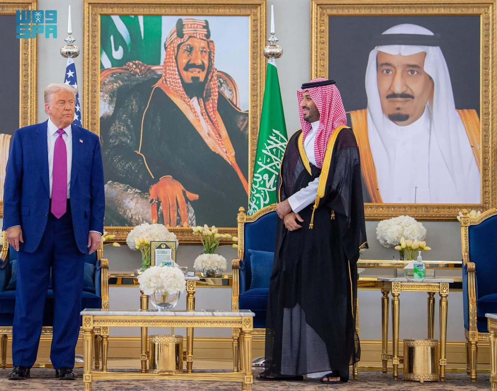 ولي العهد والرئيس الأمريكي يتواجدان في منتدى الاستثمار بين السعودية وأمريكا ولي العهد والرئيس الأمريكي يتواجدان في منتدى الاستثمار بين السعودية وأمريكا